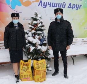 Полицейские пришли с подарками в приют «Лучший друг» Ставрополя