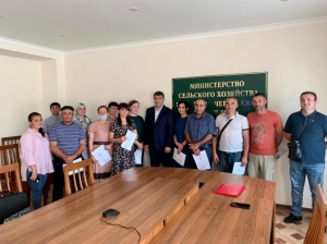 В Карачаево-Черкесии 11 сельских семей получили сертификаты на жилье