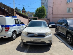 В Дагестане автоинспекторы обнаружили автомашину с перебитым номером