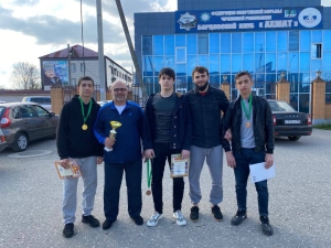 В Грозном завершился открытый турнир по греко-римской борьбе