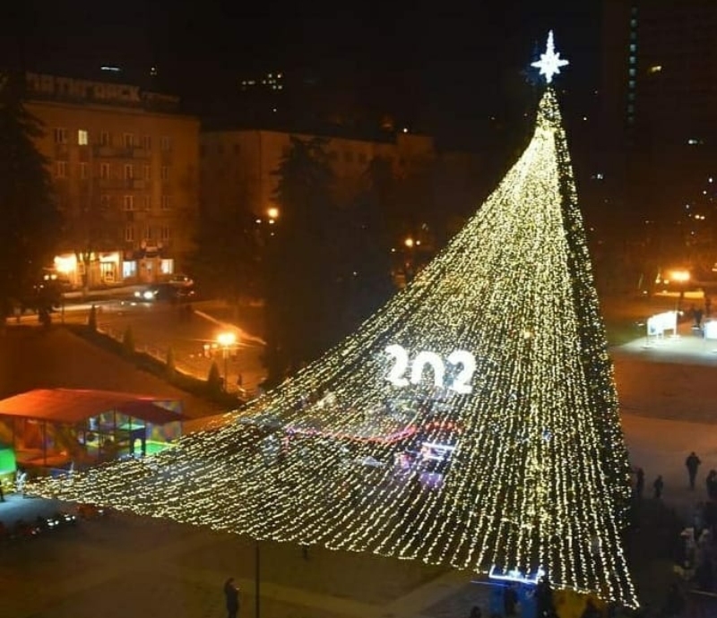 В Пятигорске открыли ведомство Деда Мороза и парк развлечений