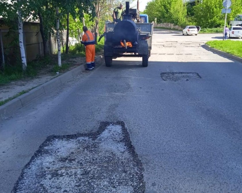 Дорожники начали ремонт внутриквартальных дорог Ставрополя