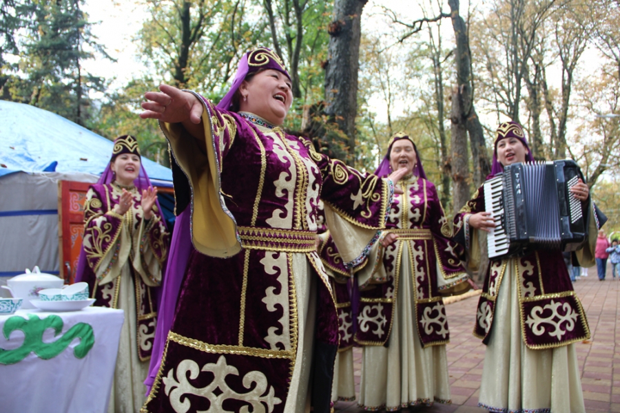 Фестиваль национальных культур в честь Дня края радовал ставропольцев танцами, кофе на песке и вкусными угощениями