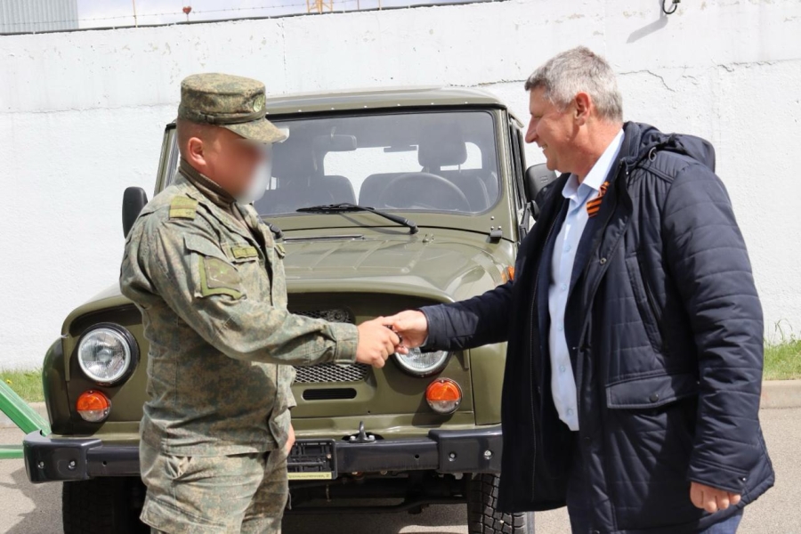 Миннац Ставрополья передал бойцам СВО автомобиль повышенной проходимости