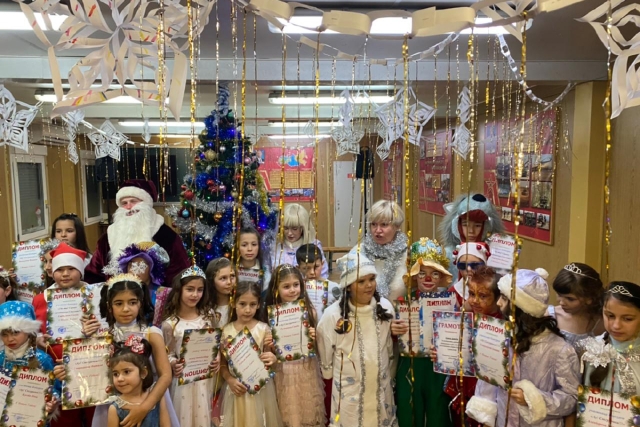 <i>На Ставрополье для детей организовали новогоднюю ёлку в клубе воинской части</i>