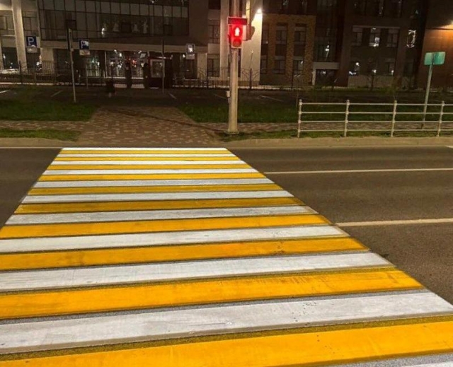 <i>В Ставрополе оборудовали еще 5 проекционных пешеходных переходов</i>