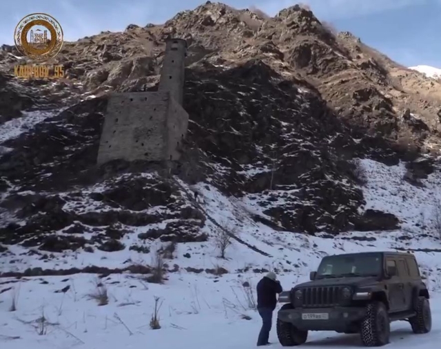 <i>В Чечне для любителей экстрима провели джип-тур по горным дорогам</i>