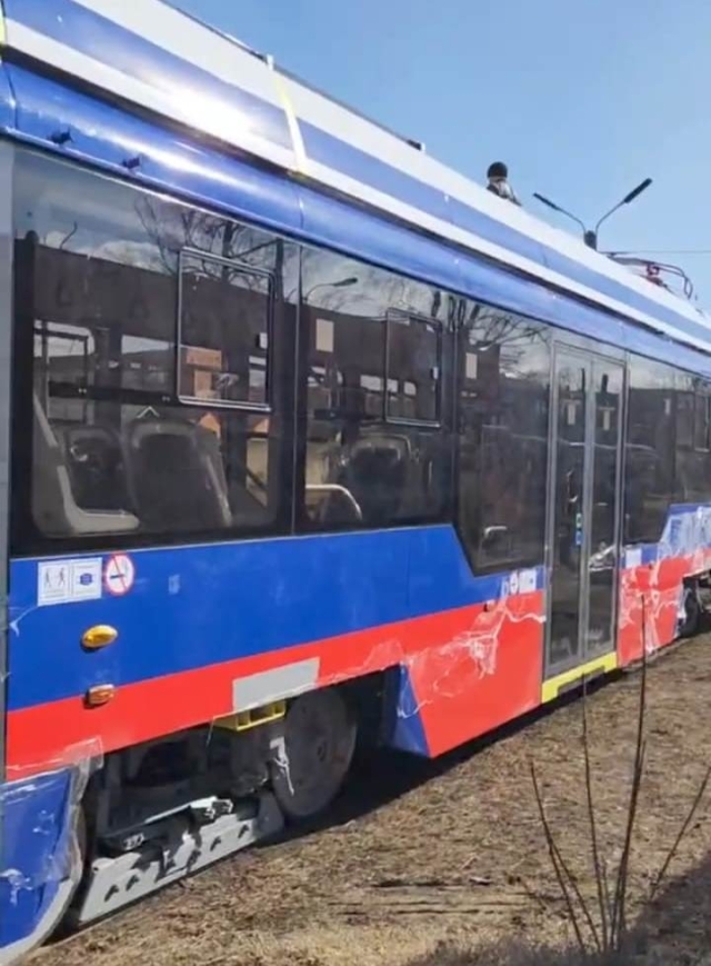 <i>Во Владикавказе распаковали девятый новый трамвай</i>