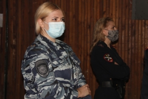 На Ставрополье накануне 8 Марта женщины-полицейские соревновались в стрельбе