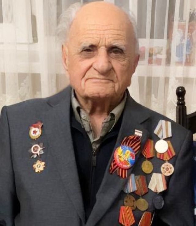 <i>Глава Ставрополья тепло поздравил ветерана Енока Арустамяна со 100-летним юбилеем</i>