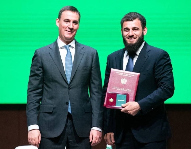 Глава Чечни поздравил Ибрагима Закриева со званием почетного работника АПК РФ