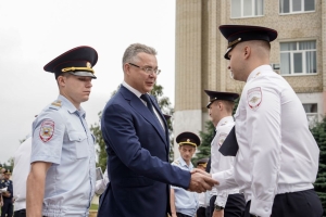 Глава Ставрополья пожелал выпускникам университета МВД стать образцом чести
