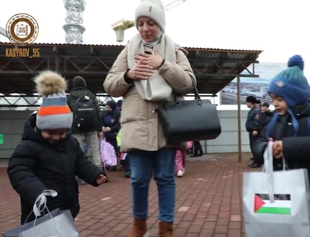 <i>Рамзан Кадыров поблагодарил всех причастных к эвакуации беженцев из Газы в Чечню</i>