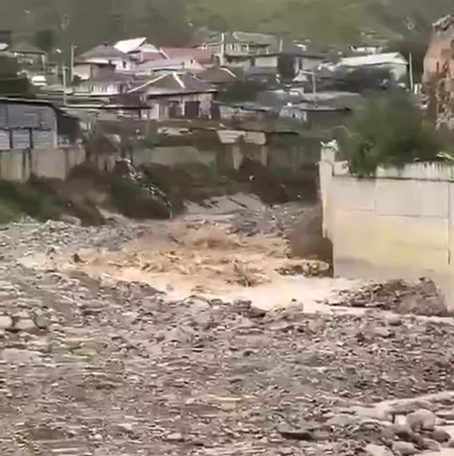 <i>В Тырныаузе восстановили снесенный в 2017 году селем мост</i>