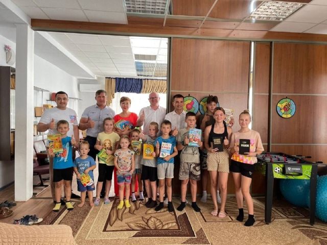 <i>В Невинномысске книги Донбассу пожертвовали многие</i>