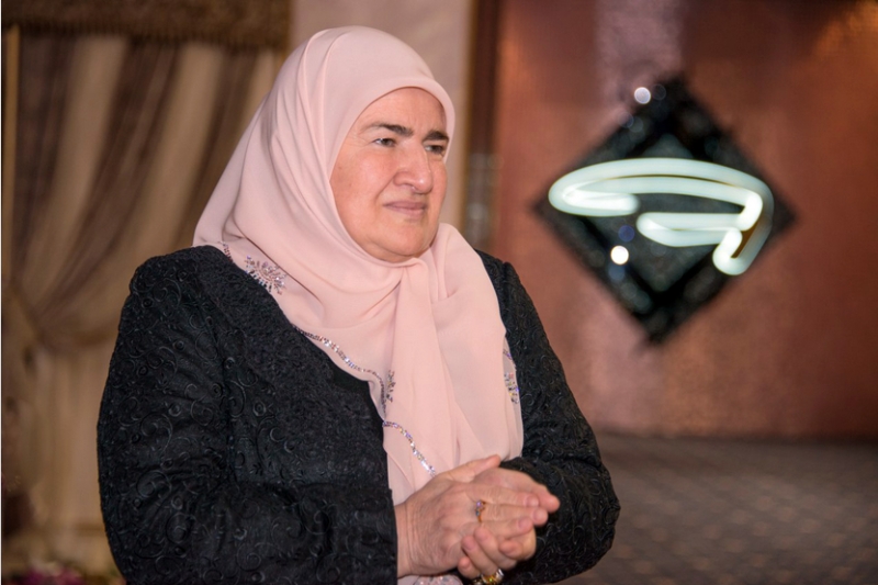 Глава Чечни написал трогательное обращение к маме в день её рождения