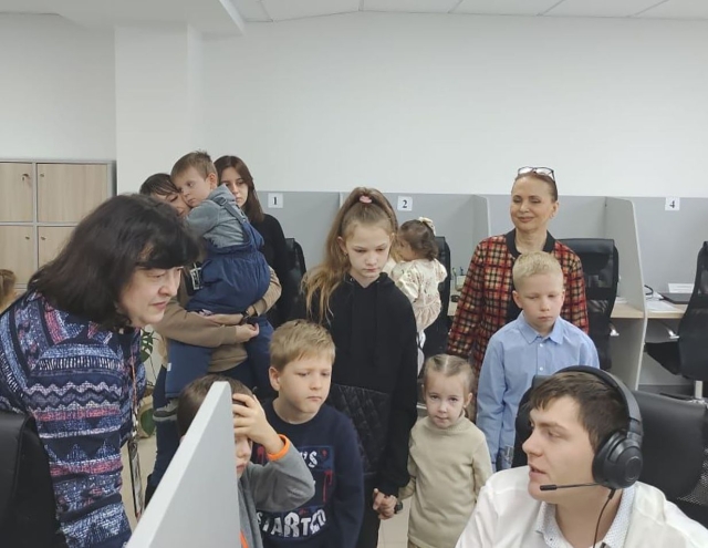 <i>В Ставрополе для детей бойцов СВО организовали экскурсию в Центр «Мои документы»</i>