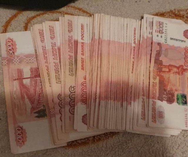 <i>СКР: В Ставрополе полицейский взял миллион рублей взяткой</i>