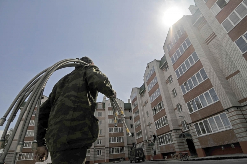 Главу Дагестана возмутили пристройки целых квартир к балконам в Махачкале