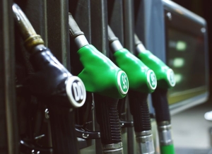 Госдума России рассмотрит вопрос об установлении предельных цен за бензин