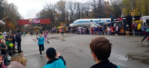 Более двухсот юных ставропольцев пробежали праздничную эстафету в парке Победы