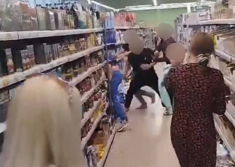 На Ставрополье в магазине в Благодарном толпа избила вступившегося за девушек мужчину