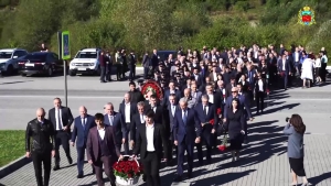 Во Владикавказе почтили память погибших при сходе ледника Колка