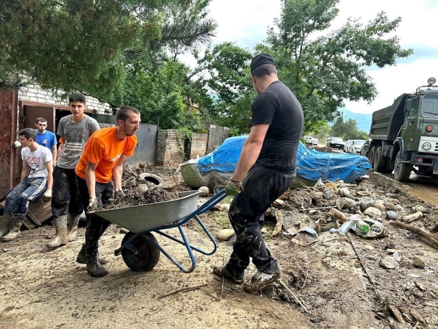<i>Во Владикавказе начали компенсировать ущерб пострадавшим от стихии</i>