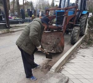 На Крестовоздвиженском кладбище Ставрополе осенью отремонтировали дороги