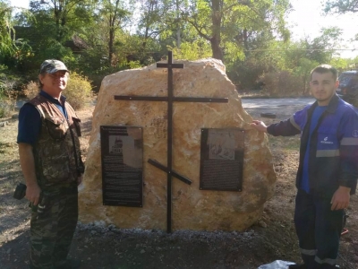 Ипатовские казаки установили мемориальный камень на месте разрушенного храма