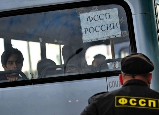 Ставропольские судебные приставы отправляют домой нелегальных мигрантов