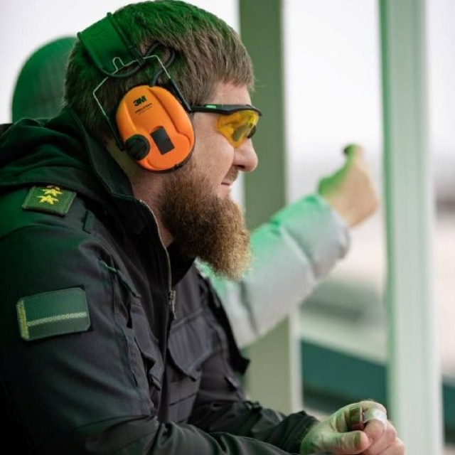 <i>Кадыров раскритиковал генерала Соболева за запрет ношения бород</i>