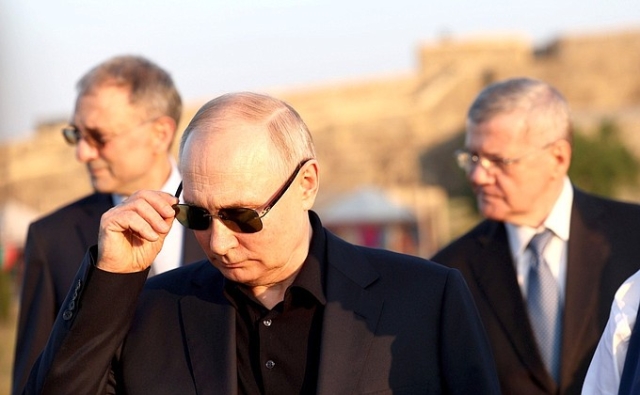 <i>По приезде в Дагестан Путин посетил Нарын-Калу Дербента</i>