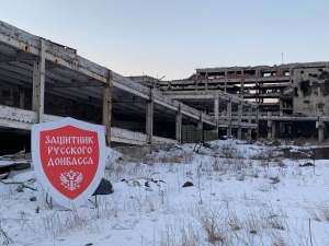 Щит «Защитник русского Донбасса» появился в районе аэропорта Донецка