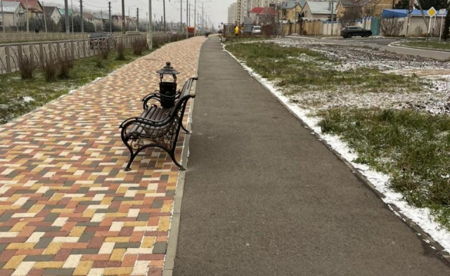 <i>В Ставрополе на ул. Пирогова установили городскую мебель</i>
