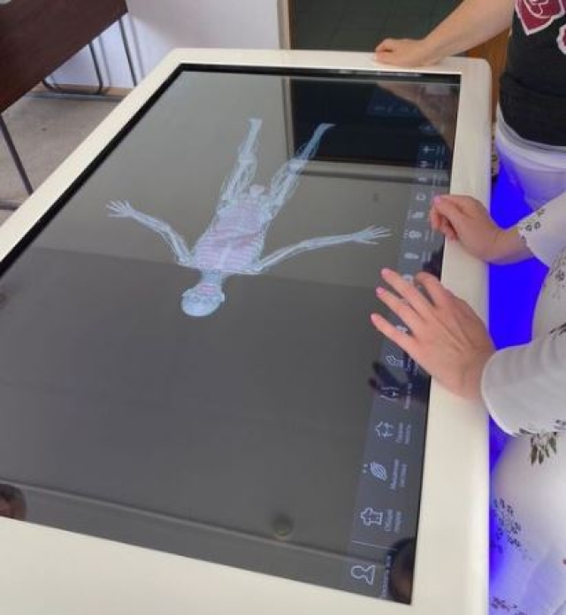 <i>Михаил Миненков показал интерактивный анатомический стол в мединституте</i>