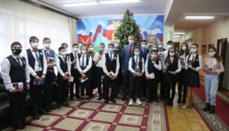 Школьники в Пятигорске стали равноправными гражданами страны
