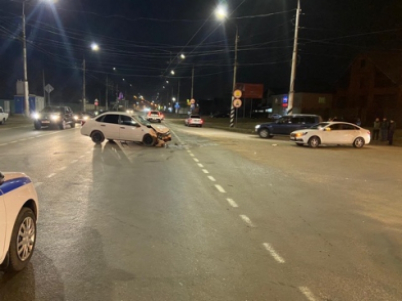 На автодороге «Черкесск-Домбай» 21-летняя автоледи попала в ДТП