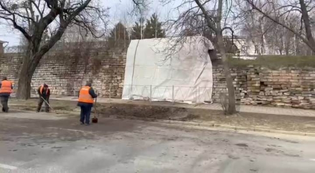 <i>В Ставрополе коммунальщики убрали обвал стены на Крепостной горе</i>
