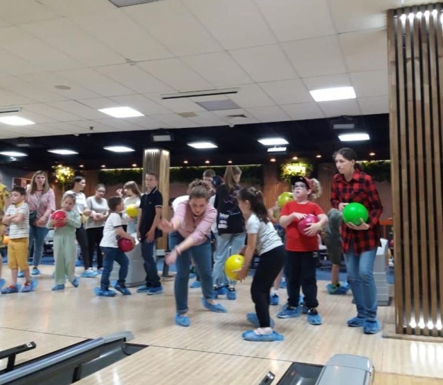 <i>В Ставрополе для детей с ОВЗ провели турнир по боулингу</i>