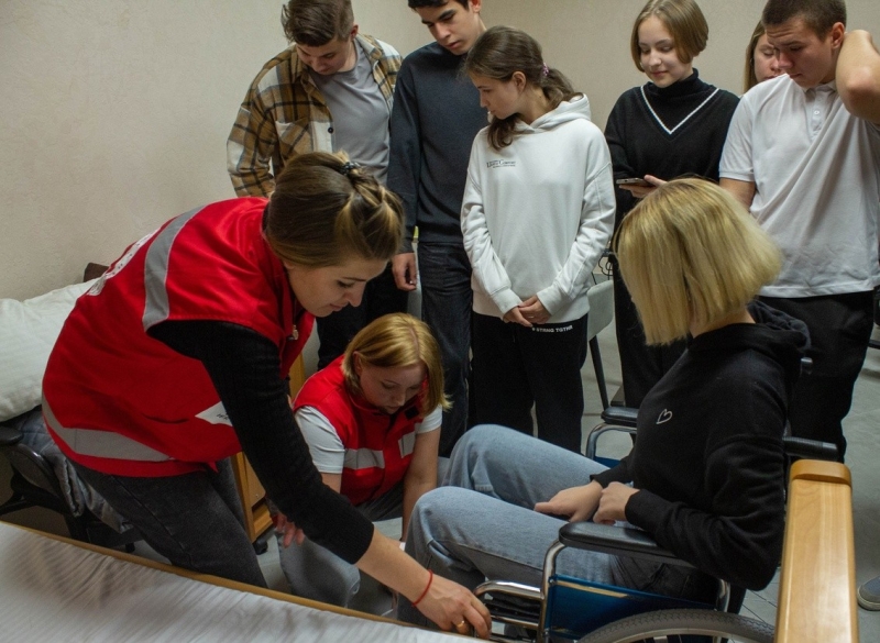 Волонтёров Ставрополя научат ухаживать за пожилыми людьми и инвалидами