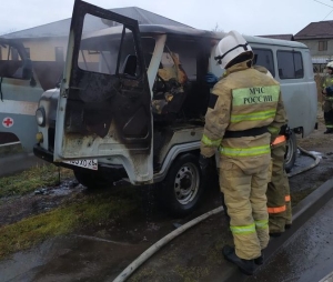 В Невинномысске сгорел автомобиль скорой помощи