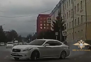 Во Владикавказе полиция задержала устроившего дрифт на «Ниссане» юного автохама