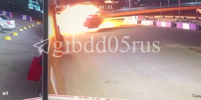 <i>В Дагестане в ДТП погиб 29-летний водитель Bentley</i>