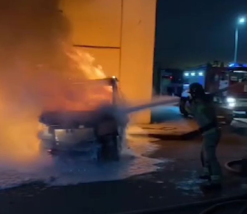 В Грозном вблизи станции ТО сгорели дотла 4 легковушки