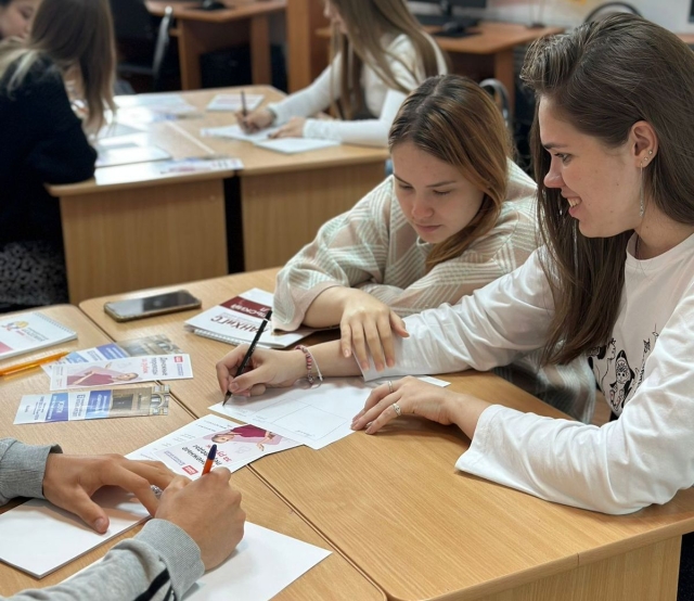 <i>Школьники Ставрополя познакомились с особенностями студенческой жизни Президентской Академии</i>