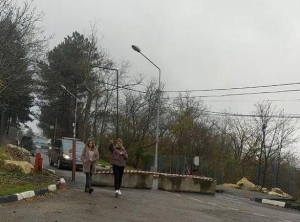 В Пятигорске со стороны Поляны песен перекрыли проезд