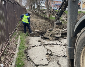 Ремонт тротуара на улице Серова в Ставрополе завершат в мае
