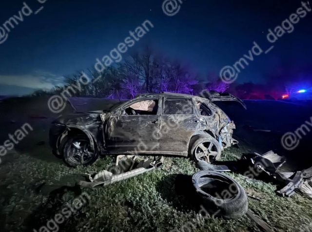 <i>В Дагестане 13-летний подросток погиб в перевернувшемся Porsche Cayenne</i>