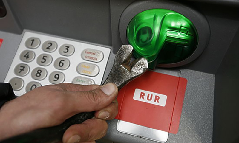 Мошенники взламывали банкоматы дистанционно 